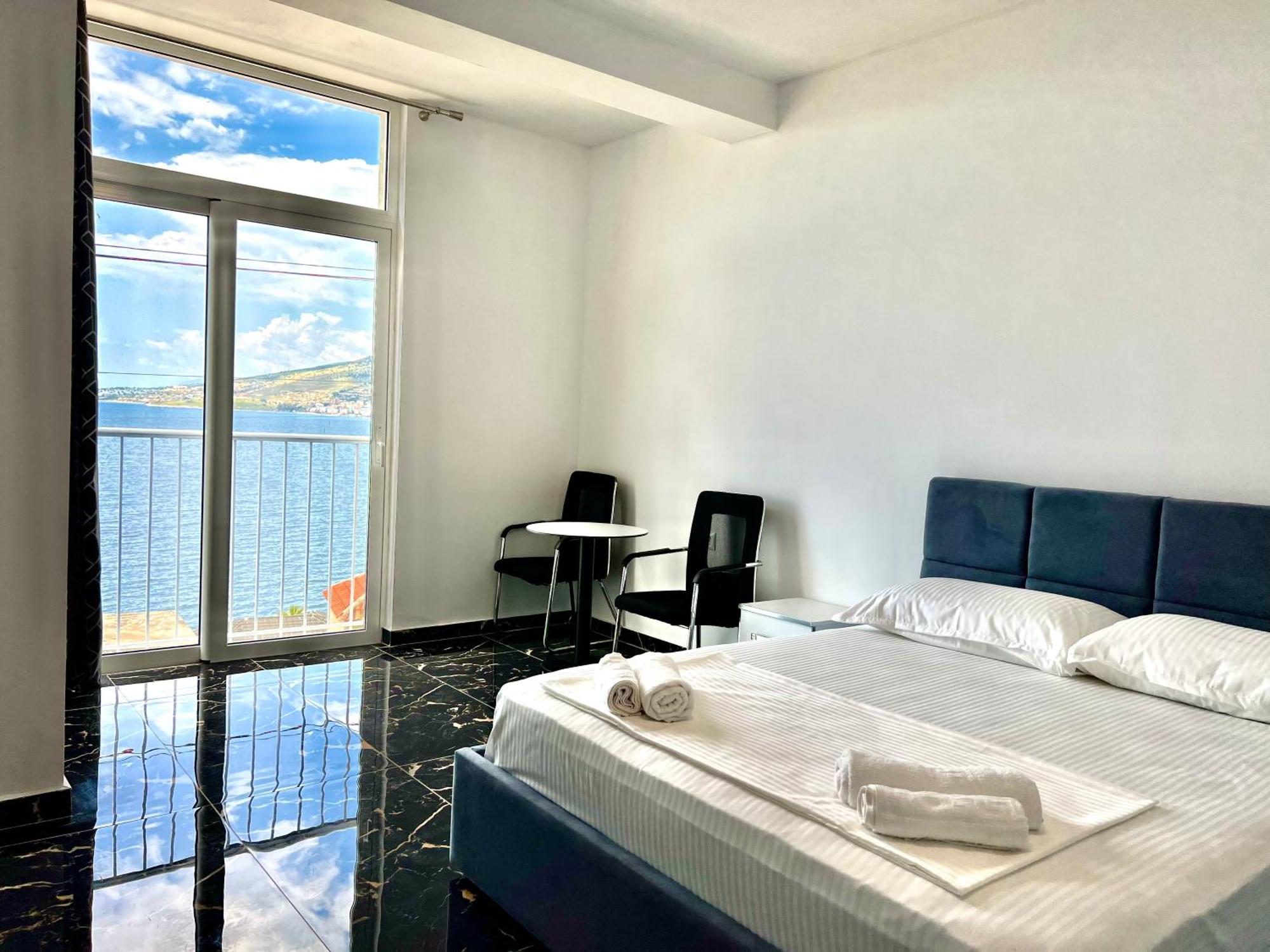 Redi'S Seaview Apartments Sarandë Exterior foto